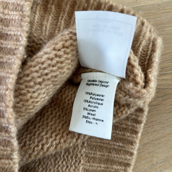 Simons Sweater with embroidered flower design - Picture 3 of 3